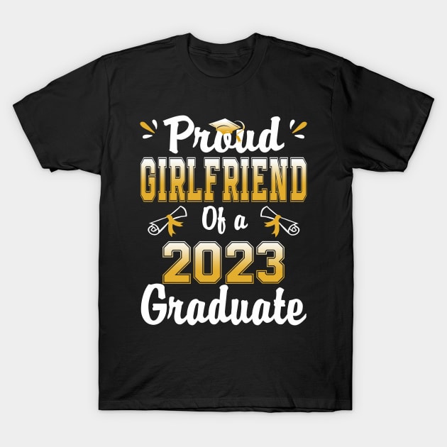 Proud girlfriend of a class of 2023 graduate senior graduation T-Shirt by flandyglot